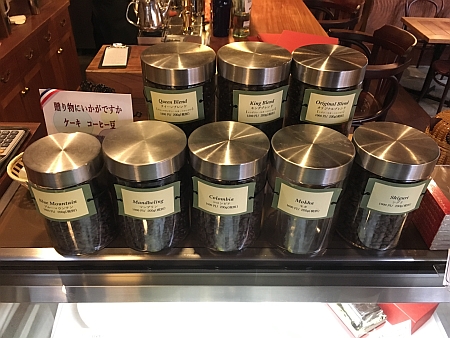 隠れ家的な「クレプスキュール吉祥寺店」で自家焙煎珈琲豆によるブレンドコーヒーを味わう