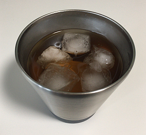 サーモス（THERMOS）の真空断熱カップ（JDD-400）でコーヒーの香りや麦茶の清涼感を楽しむ
