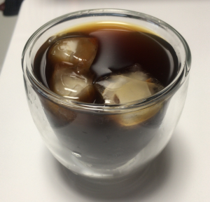 アイスコーヒー用にマンデリンベースでほどよい苦味の「アイスブレンド」（すずのすけの豆）